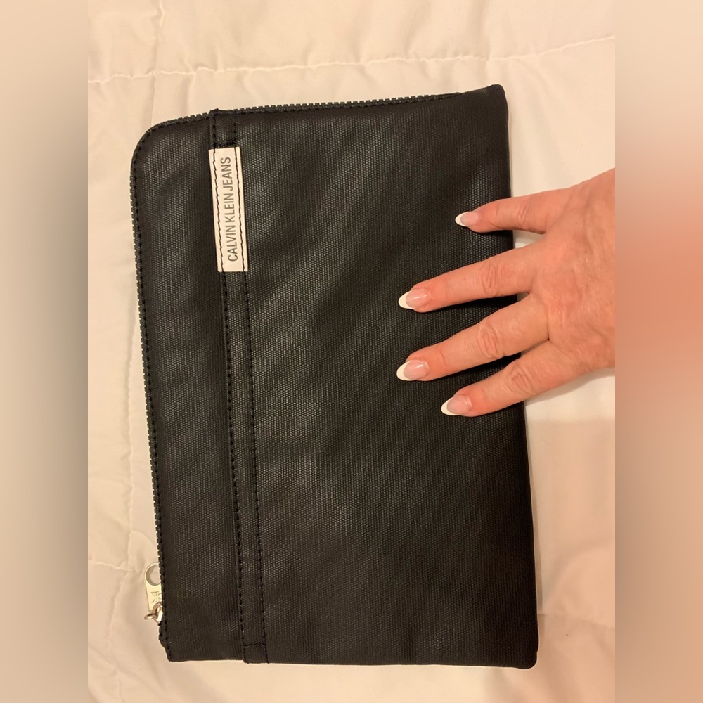 Flat zipped case, MATTE vinyl material, silver zipper CK JEANS NWOT